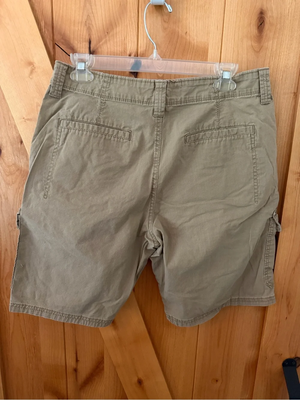 *Sold* Wrangler Authentics Men’s Khaki Cargo Shorts 32 Utility Y2K Gorpcore